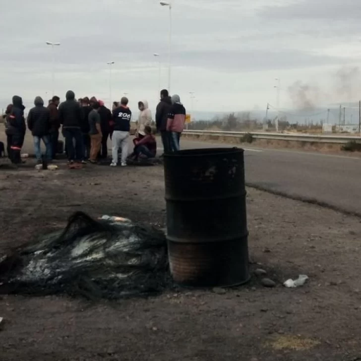 Piquete en la ruta 43: más de 120 manifestantes piden trabajo en Pico Truncado
