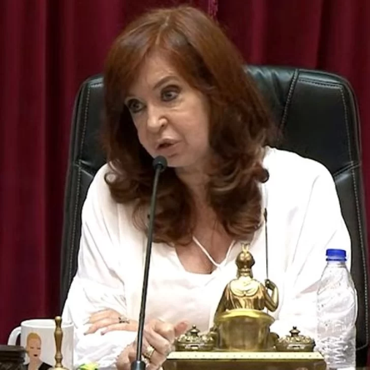 La Comisión Bicameral entrega informe semestral a Cristina Fernández y Sergio Massa La Comisión Bicameral entrega informe semestral a Cristina Fernández y Sergio Massa