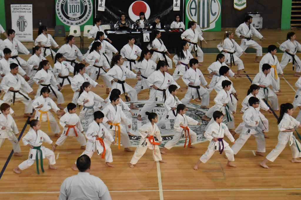 Más de 100 alumnos en competencia Más de 100 alumnos en competencia