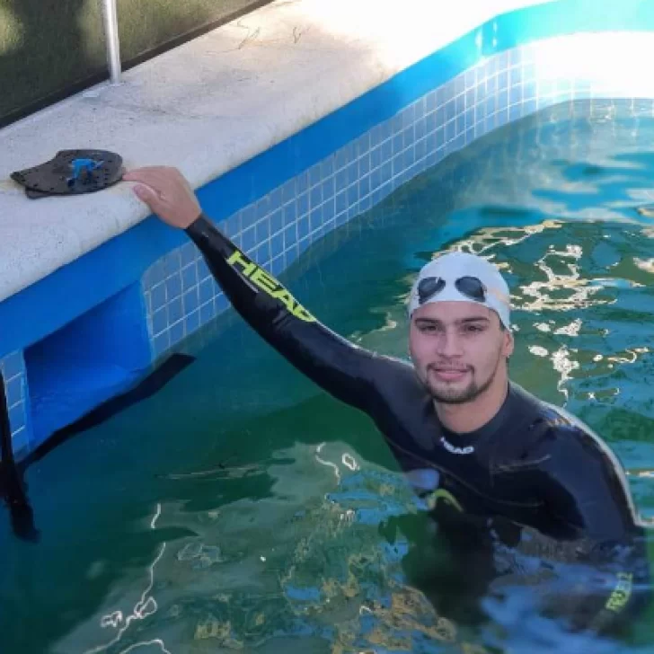 El nadador Matías Díaz Hernández, entre los libros y la pileta El nadador Matías Díaz Hernández, entre los libros y la pileta