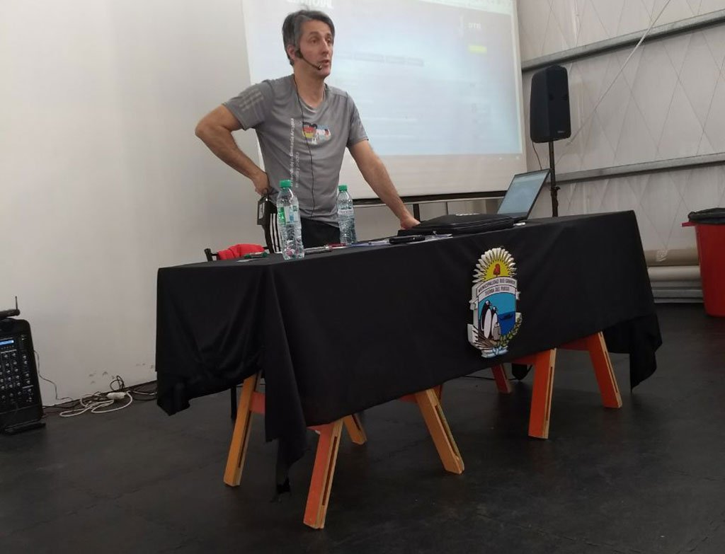 Gimnastas del Rojo se capacitaron