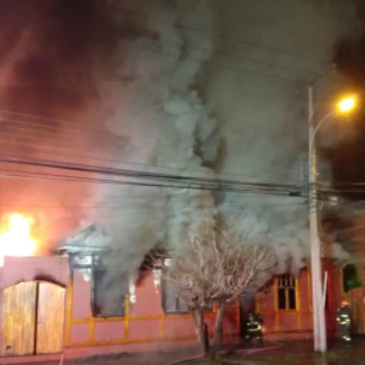 Voraz incendio consumió por completo un restaurante en Punta Arenas Voraz incendio consumió por completo un restaurante en Punta Arenas