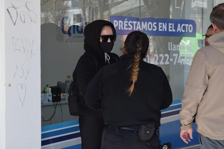 Sigue detenida la expolicía que cometió un raid delictivo: tiene esquizofrenia y pidieron informe psiquiátrico