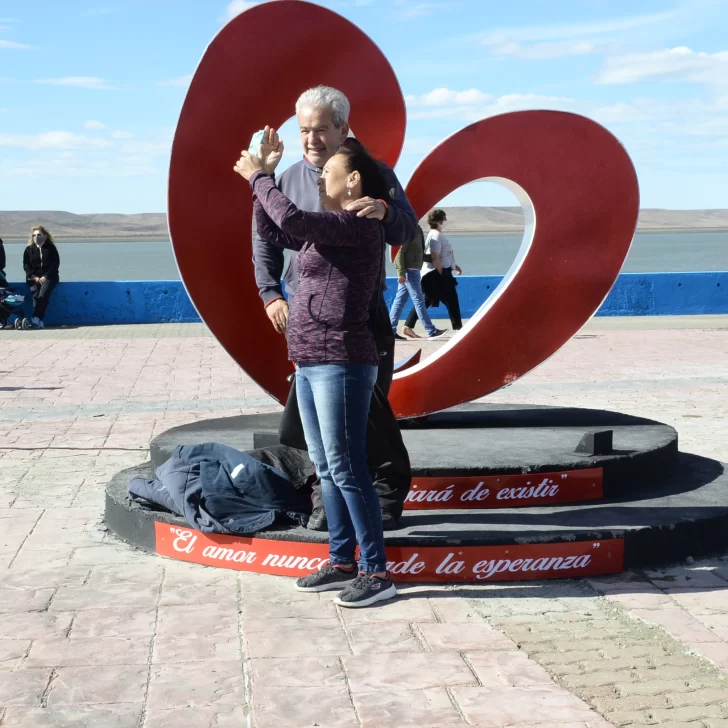 Día de los enamorados: vecinos de Río Gallegos disfrutan de la Ruta San Valentín