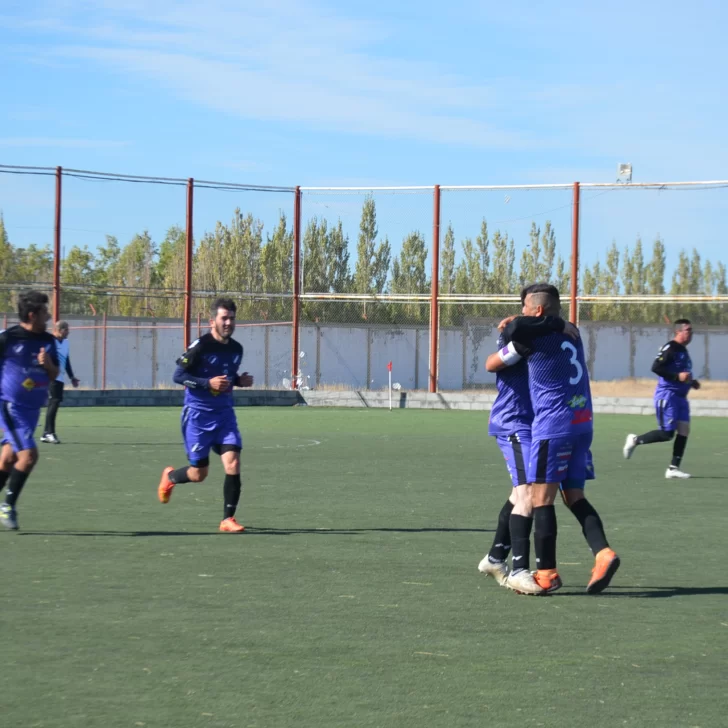 La vuelta del fútbol Senior en fotos: Estrella del Este y Vial son los nuevos semifinalistas