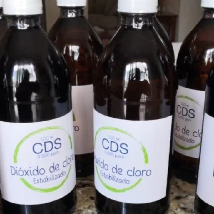 Bolivia promulgó una polémica ley para facilitar el uso del dióxido de cloro contra el Covid-19