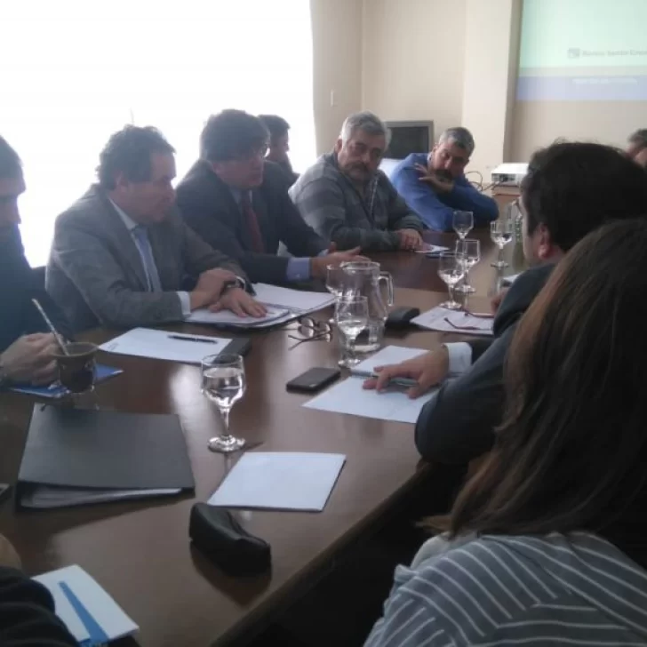 Banco Santa Cruz presenta informe en la Cámara de Diputados para renovar cartera de clientes