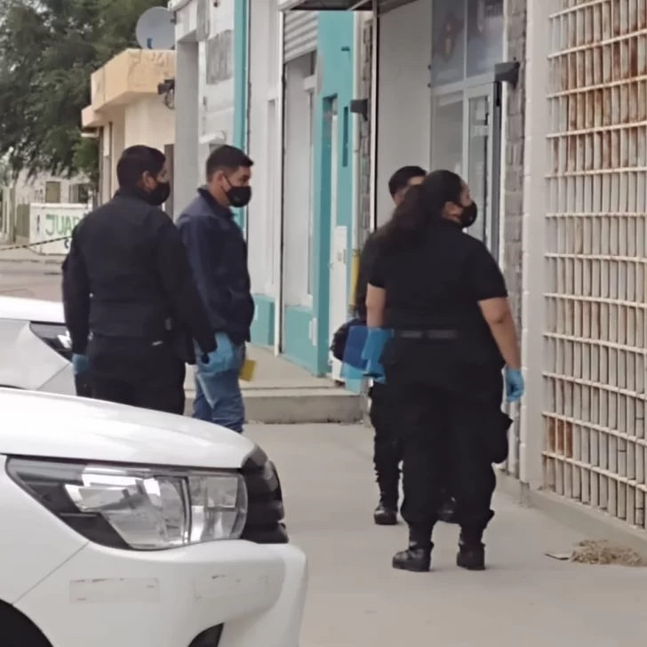 Discutió con sus amigos y se fue a buscar un arma de fuego para dispararles