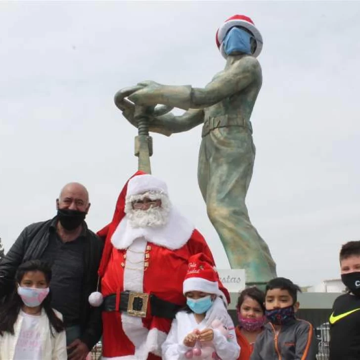 El Gorosito vestido de Papá Noel se puso el barbijo celeste y generó polémica por el aborto El Gorosito vestido de Papá Noel se puso el barbijo celeste y generó polémica por el aborto