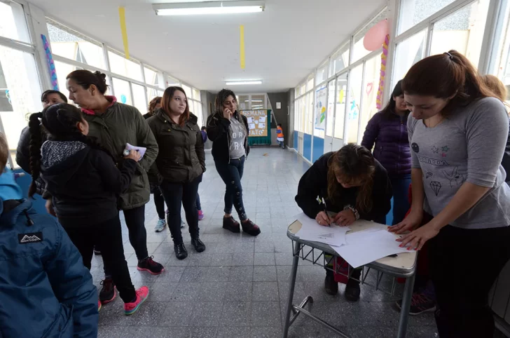 EPP N° 11: padres reclaman que se suspendan las clases