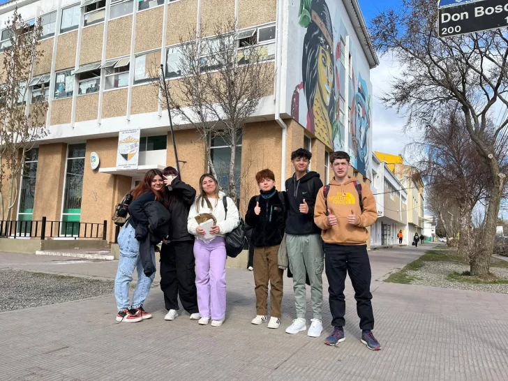 Los estudiantes secundarios de Río Gallegos celebraron su día