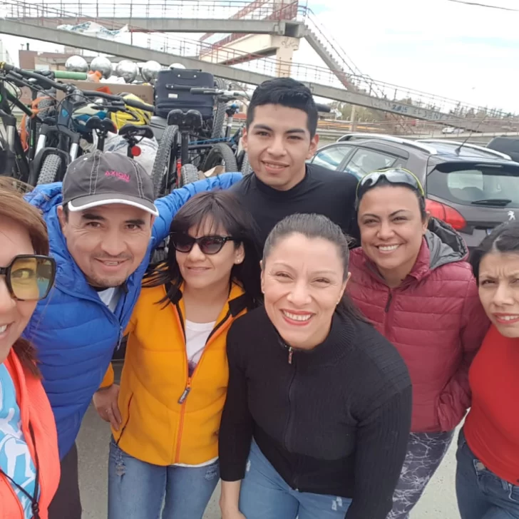 En familia, en el trabajo o con amigos, la vida de los riogalleguenses en la Ciudad y su gente