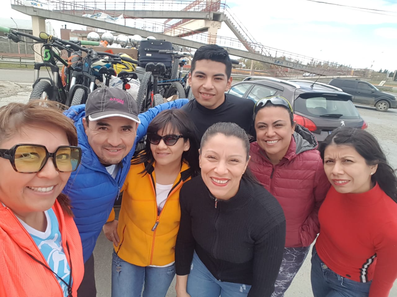 En familia, en el trabajo o con amigos, la vida de los riogalleguenses en la Ciudad y su gente