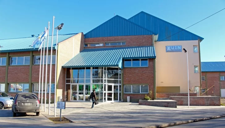 Padres de alumnos del industrial EIPE no quieren que sus hijos sean sacados de la UTN