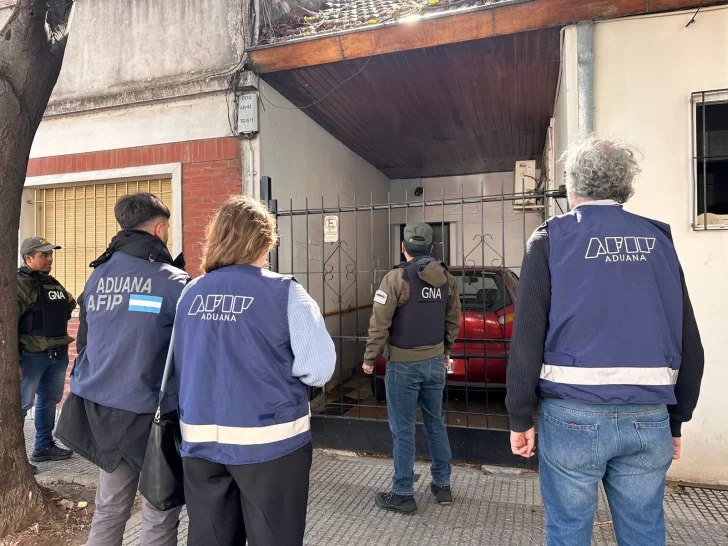 Aduana denunció fraude millonario por $395 millones: accedían a dólares oficiales y los giraban a Estados Unidos