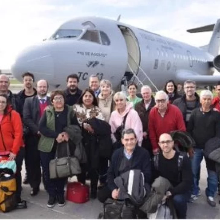 Familiares de caídos sepultados en Darwin viajan a las Malvinas