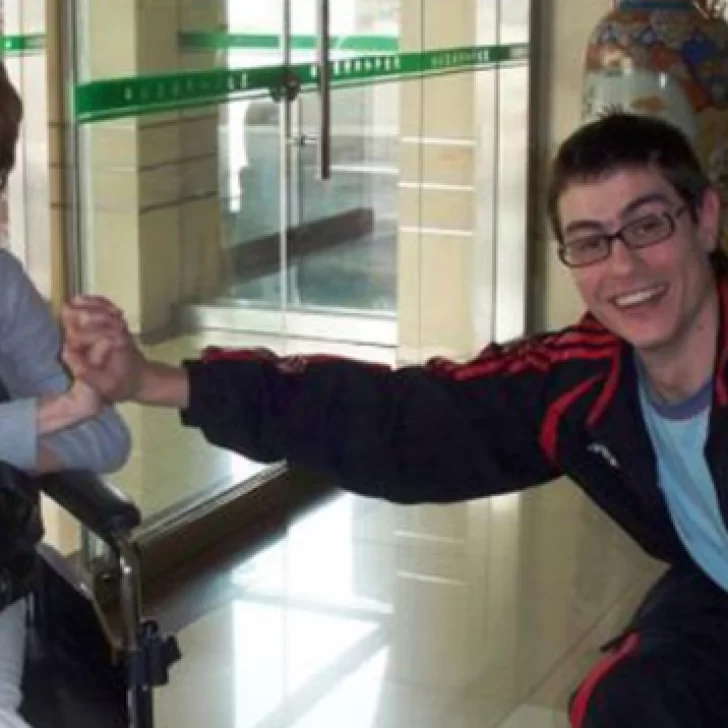 El día en que Santa Cruz se complotó por un milagro y Gerardo Smart dio la vuelta al mundo El día en que Santa Cruz se complotó por un milagro y Gerardo Smart dio la vuelta al mundo