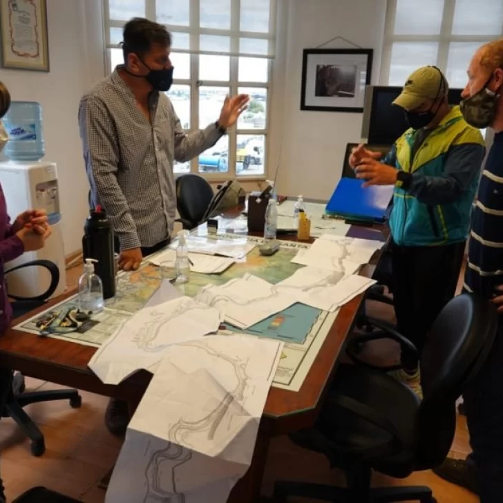 Vialidad Provincial comprometió apoyo logístico en la travesía de nadadores santacruceños Vialidad Provincial comprometió apoyo logístico en la travesía de nadadores santacruceños