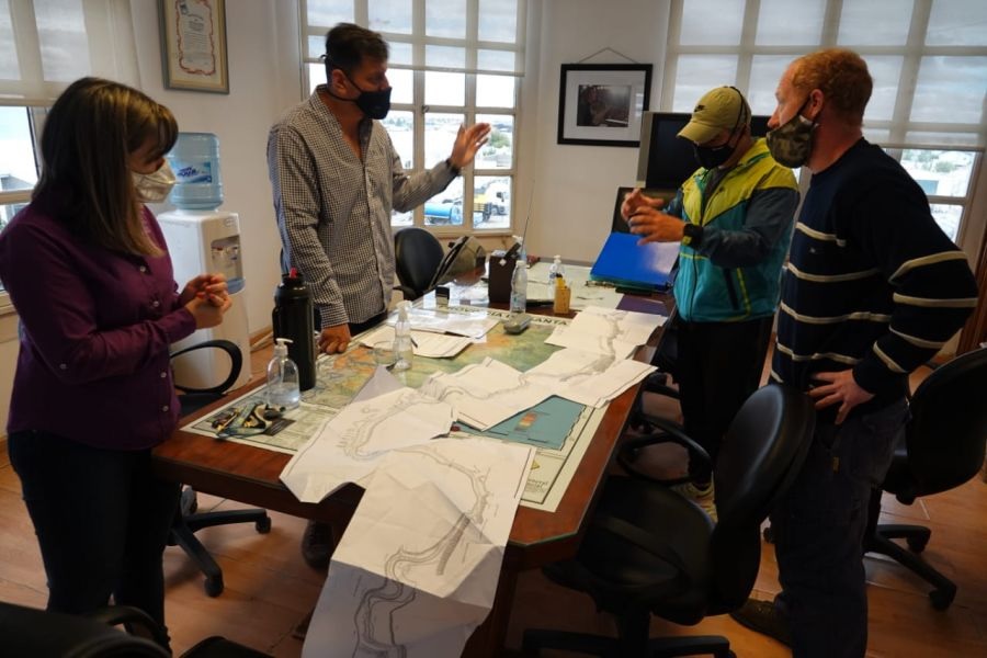 Vialidad Provincial comprometió apoyo logístico en la travesía de nadadores santacruceños Vialidad Provincial comprometió apoyo logístico en la travesía de nadadores santacruceños