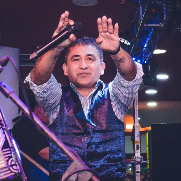 Tragedia en la ruta: murió el cantante Huguito Flores en un choque frontal