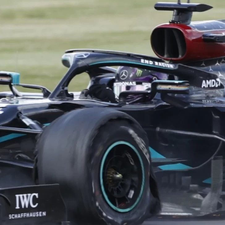 Glorioso final: Hamilton ganó en tres ruedas el Gran Premio de Gran Bretaña Glorioso final: Hamilton ganó en tres ruedas el Gran Premio de Gran Bretaña