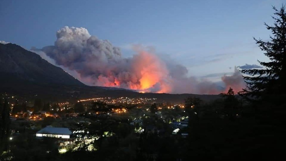 Incendios en Chubut: enviaron un Hércules con 100 brigadistas, 2 helicópteros y 3 aviones hidrantes