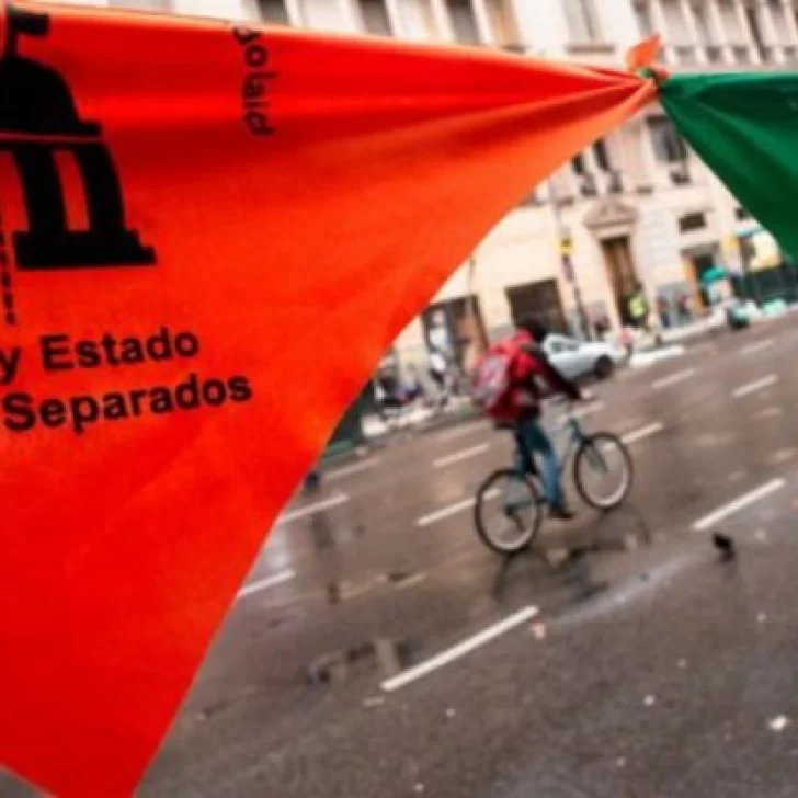 Tras rechazo a despenalización del aborto, 4.000 argentinos iniciaron el trámite para dejar la Iglesia Tras rechazo a despenalización del aborto, 4.000 argentinos iniciaron el trámite para dejar la Iglesia