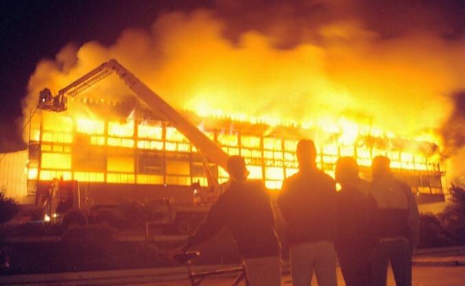 Impresionante incendio en el casino de Necochea