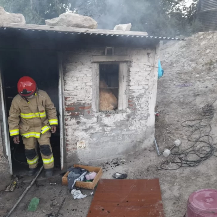 Incendió la casa de su pareja con ella y sus dos hijos adentro Incendió la casa de su pareja con ella y sus dos hijos adentro