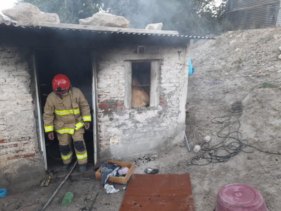 Incendió la casa de su pareja con ella y sus dos hijos adentro Incendió la casa de su pareja con ella y sus dos hijos adentro