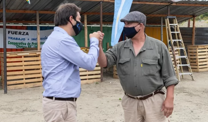 Juan Pablo Luque visitó un barrio de productores y se comprometió a ayudarlos