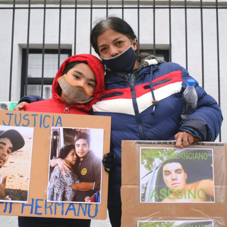 “Queremos que estos asesinos la paguen”, clamó Julia Oliva “Queremos que estos asesinos la paguen”, clamó Julia Oliva