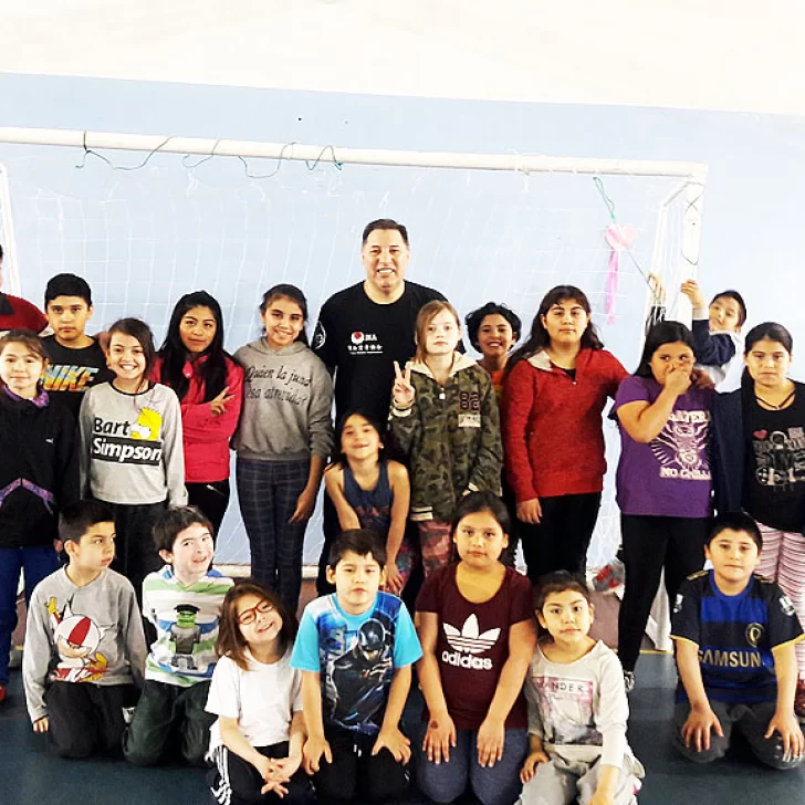 Karatecas locales viajan para participar en dos torneos en Río Negro