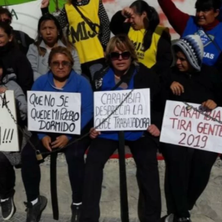 ATE apunta contra José María Carambia por “apriete” con armas de fuego a municipales de Las Heras ATE apunta contra José María Carambia por “apriete” con armas de fuego a municipales de Las Heras