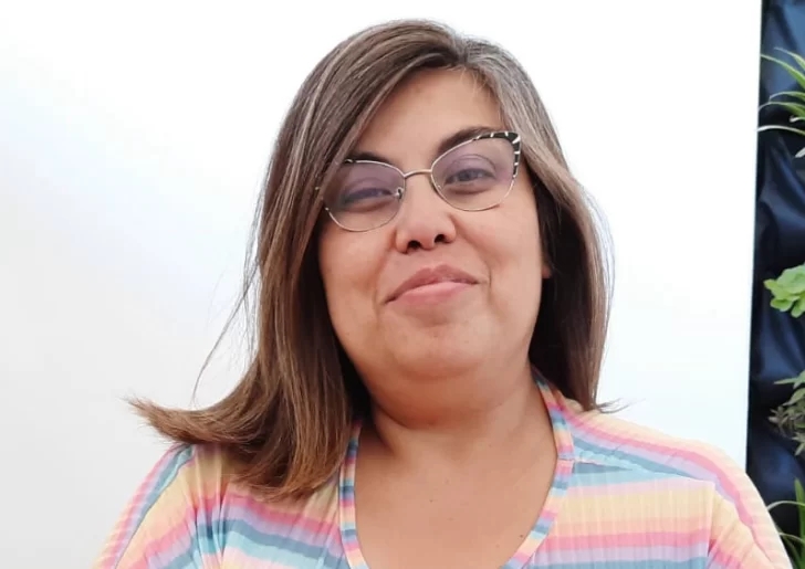 Polémica: se burlaron del tamaño de sus senos y salió a defenderse