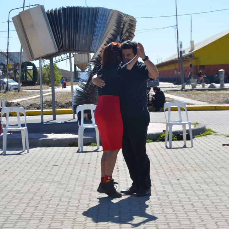 A los pies del “Virulazo”, sigue el tango en las tardes de domingo