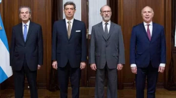 Santa Cruz piensa en la Corte Santa Cruz piensa en la Corte