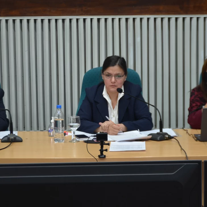 Vacunas y clases presenciales en el centro del debate político