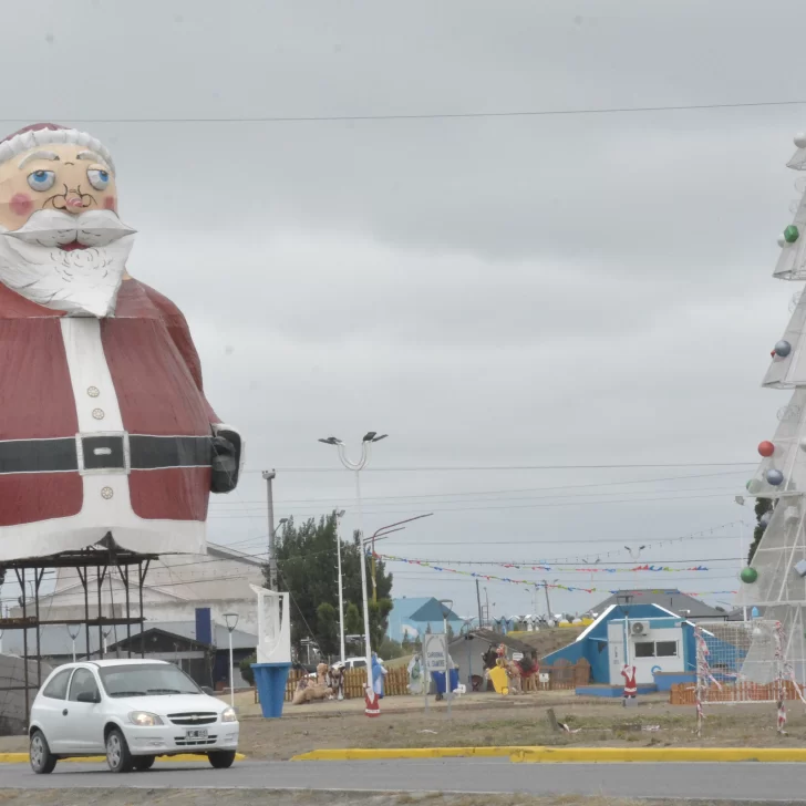 El Papá Noel de más de 16 metros quedó inaugurado