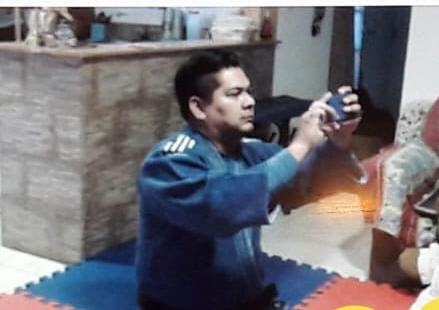 Alejandro Chinchilla decidió armar un dojo en el living
