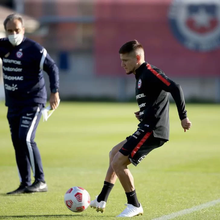 El “Colo” Gil se entrena con Chile y sueña con estar en la Copa América El “Colo” Gil se entrena con Chile y sueña con estar en la Copa América
