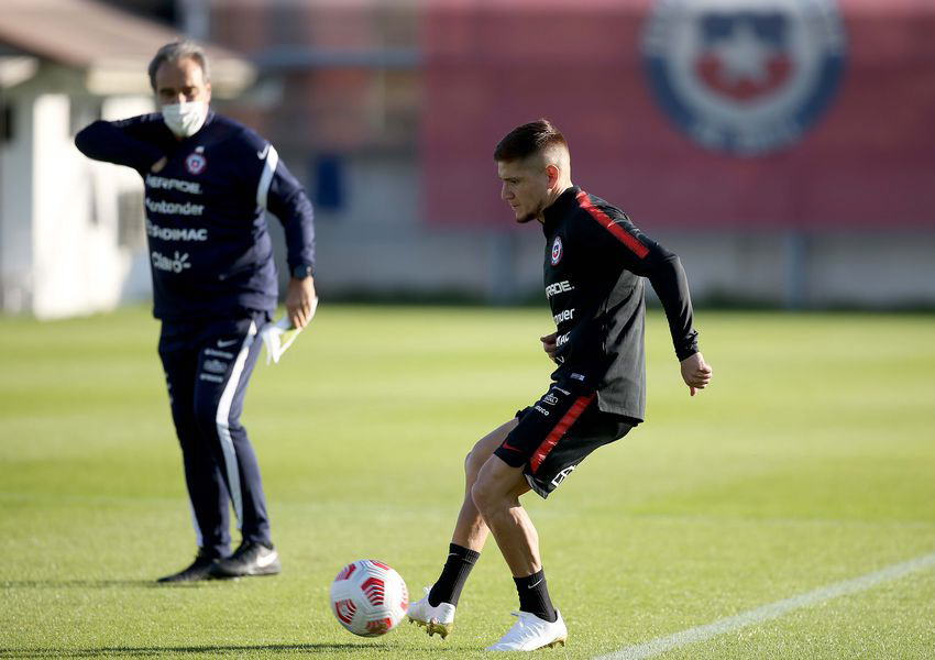 El “Colo” Gil se entrena con Chile y sueña con estar en la Copa América El “Colo” Gil se entrena con Chile y sueña con estar en la Copa América
