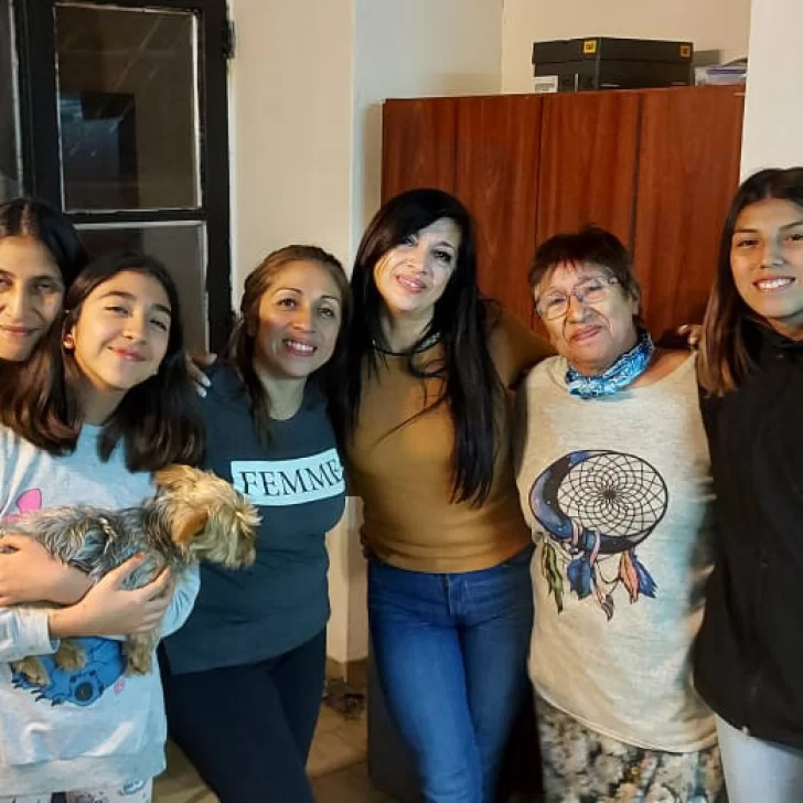 Pura emoción: Mónica López, la mujer de Río Gallegos que vendieron por $2.800 al nacer encontró a su madre biológica Pura emoción: Mónica López, la mujer de Río Gallegos que vendieron por $2.800 al nacer encontró a su madre biológica