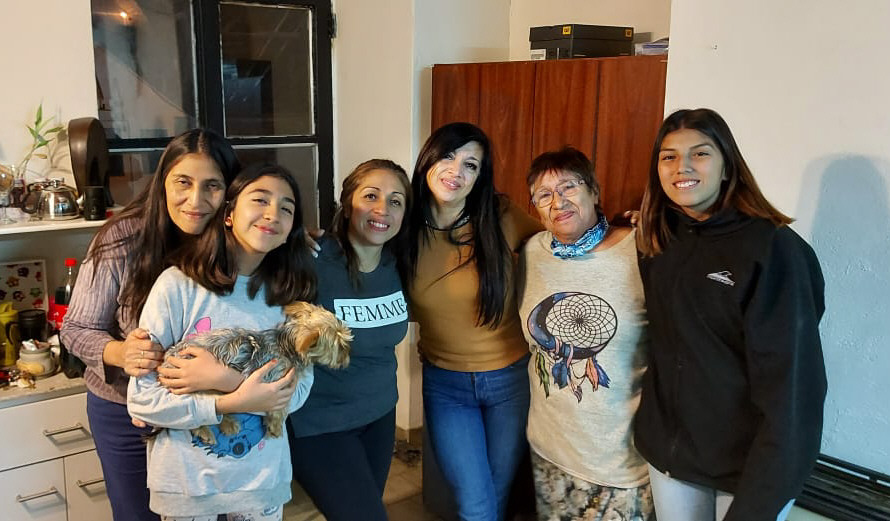 Pura emoción: Mónica López, la mujer de Río Gallegos que vendieron por $2.800 al nacer encontró a su madre biológica Pura emoción: Mónica López, la mujer de Río Gallegos que vendieron por $2.800 al nacer encontró a su madre biológica