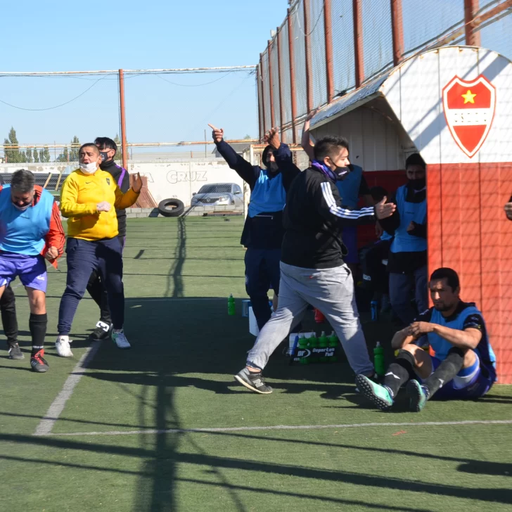 Abrazo de gol: Estrella del Este y Vial a las semifinales