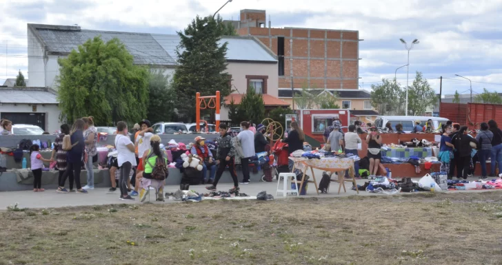 Feria americana y polémica en el barrio Belgrano