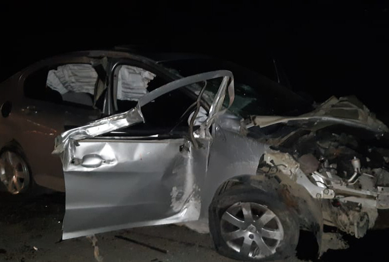 Chocó un cerco perimetral cerca de la laguna Ortiz y el auto quedó irreconocible