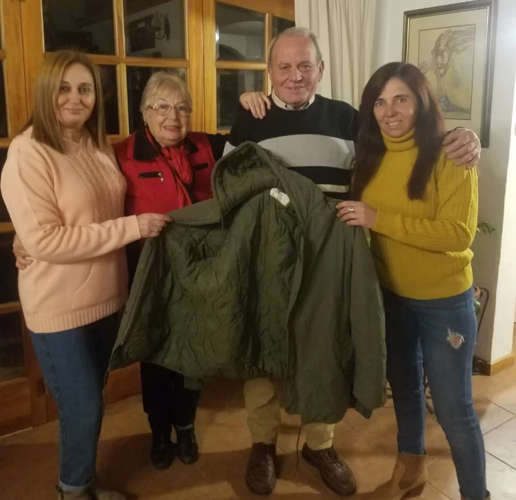Recuperó su campera 38 años después de Malvinas: “Aun conserva el olor a pólvora”