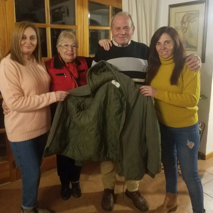 Recuperó su campera 38 años después de Malvinas: “Aun conserva el olor a pólvora”