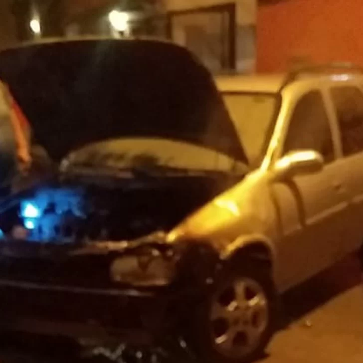 Le incendiaron el auto a un vecino y habría sido su propio hermano